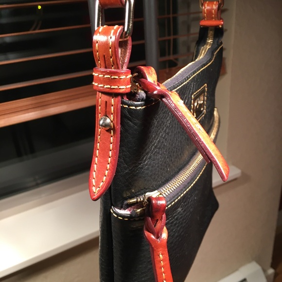 Dooney and Bourke Leather Crossbody with
removable/adjustable strap - Picture 11 of 11